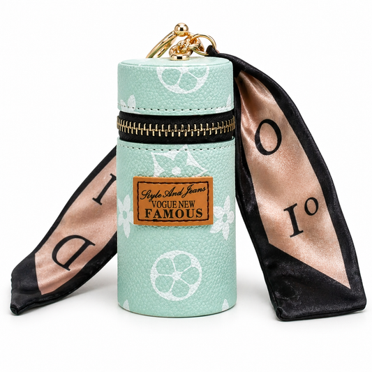 Minty Chic Lipgloss Keychain Holder 💄